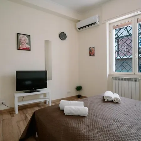 Marilyn Rooms